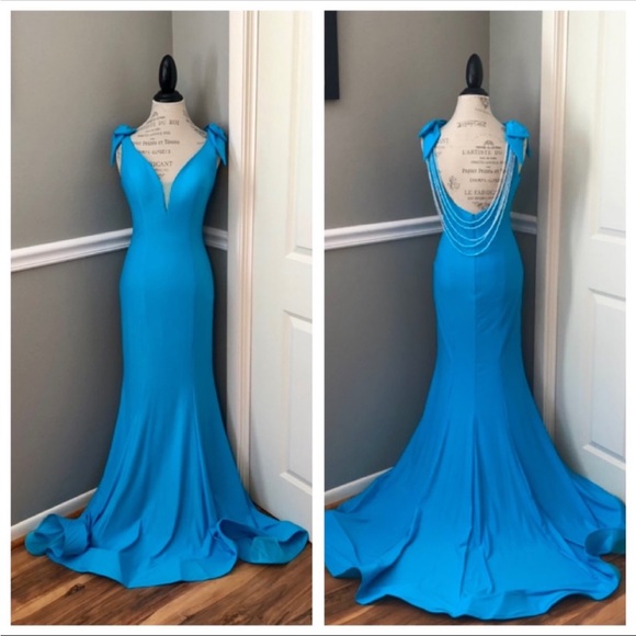 ๐นโจWITH YOUR PERFECT GOWNโจ๐นFOLLOW FOR UPDATES๐๐ค - Picture 12 of 16